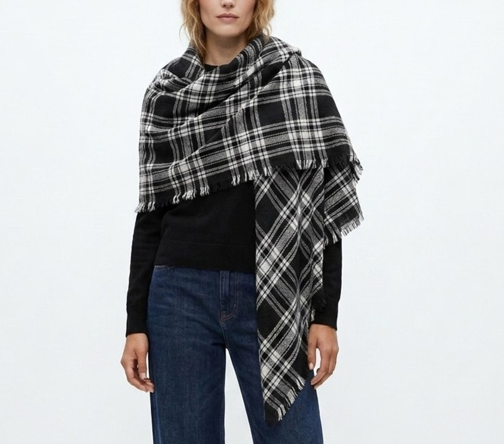 David & Young Blanket Scarf NWOT Black White Plaid Square Fringe Trim Fall Wrap